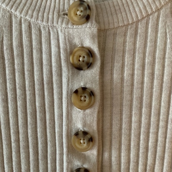 2/$20- American Eagle Long Sleeve - Picture 5 of 5